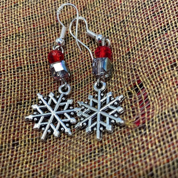 2/25 Handmade Silvertone Red & Clear Beads Bracelet & Earrings w Snowflake Theme - Picture 3 of 7